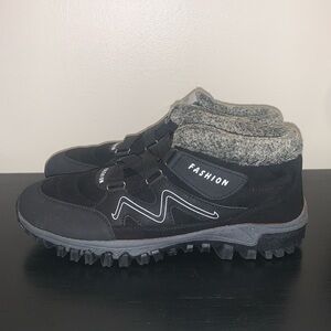 Faux Leather Fur Lined Unisex Snow Boots. Size 12 Men’s. Size 14 Women’s